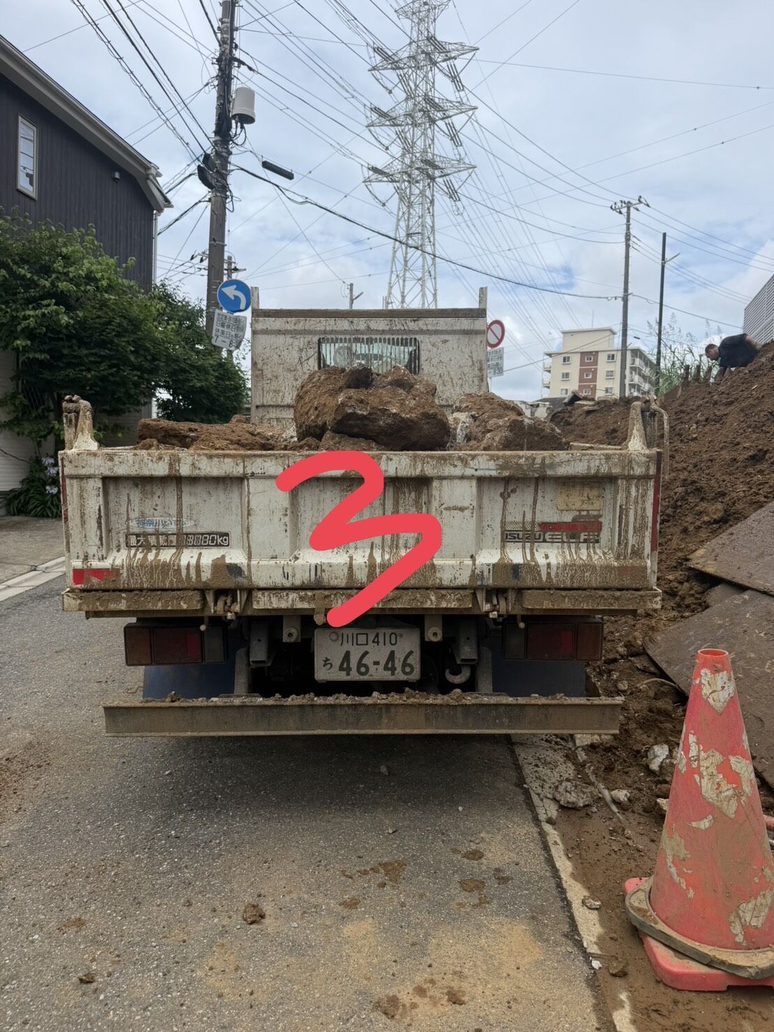 地中埋設物とは？土地からトラック11台分のガラが出てきた実例をもとに撤去費用・リスク・対策を解説｜合同会社ＤＨ