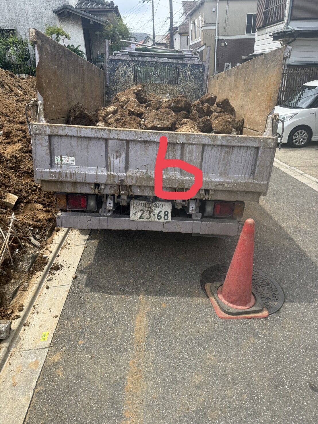 地中埋設物とは？土地からトラック11台分のガラが出てきた実例をもとに撤去費用・リスク・対策を解説｜合同会社ＤＨ
