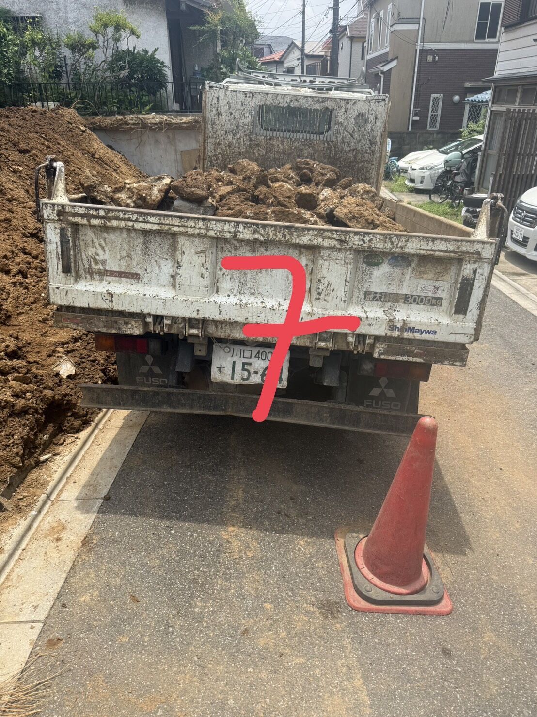 地中埋設物とは？土地からトラック11台分のガラが出てきた実例をもとに撤去費用・リスク・対策を解説｜合同会社ＤＨ